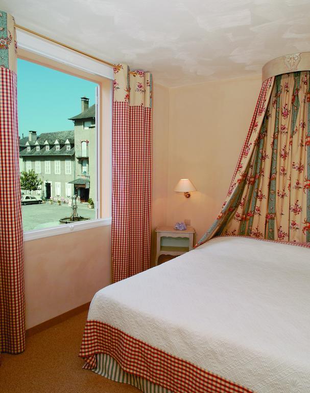 Hotel Le Viscos Saint-Savin  Room photo